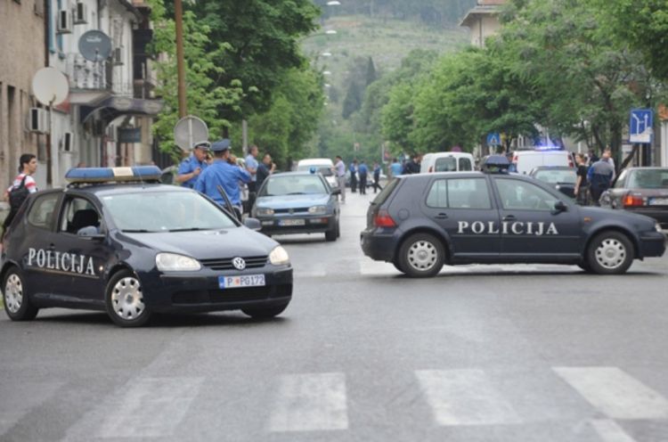 Pucao na policiju, zapalio auto-servis pa prijetio da će se ubiti