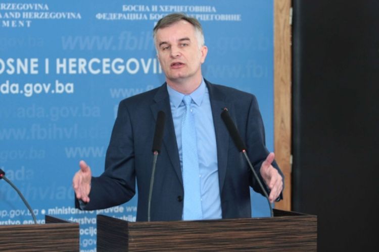 Lijanović sam sebe tuži