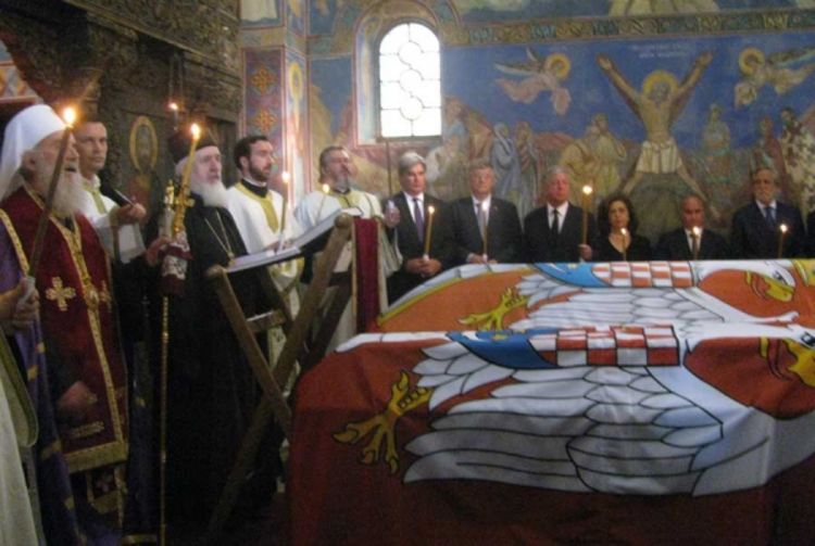 Patrijarh Irinej služio opelo kraljici Aleksandri