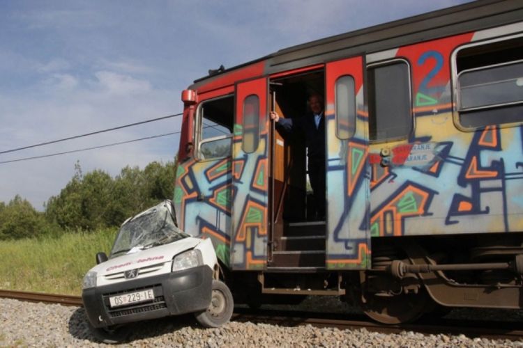Tragičan nalet na kombi: Djeca u vozu vrištala i plakala