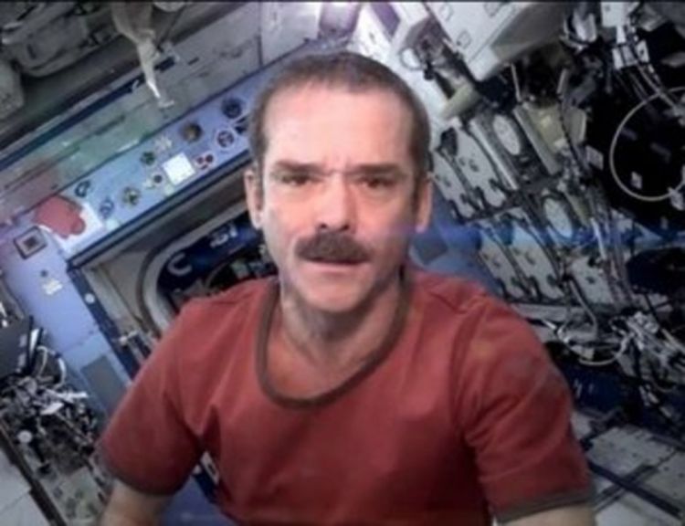 Astronaut pjevao Bouvijevu pjesmu u svemiru