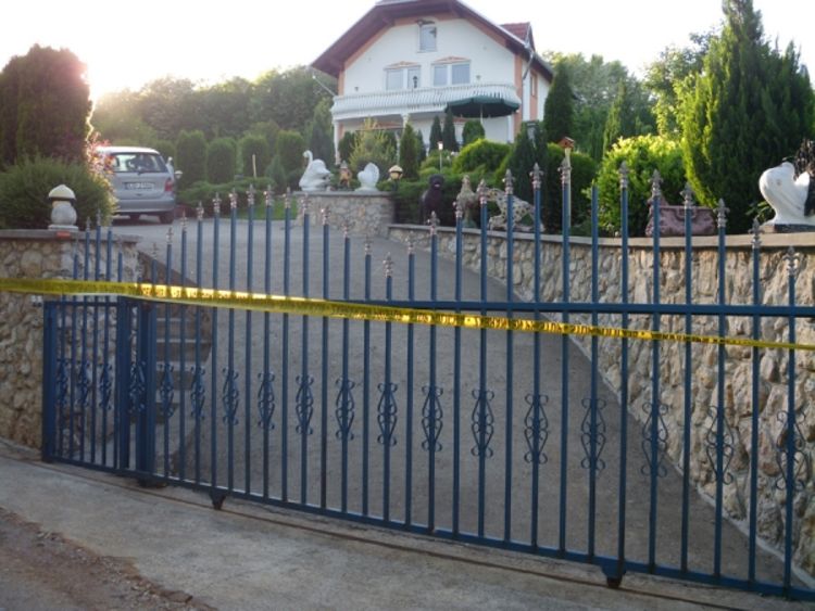 Muž se ugušio,  žena spasena