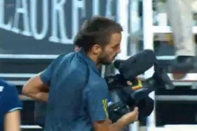 Šou Troickog koji je obišao planetu: Viktor uzeo TV kameru da bi ubijedio sudiju