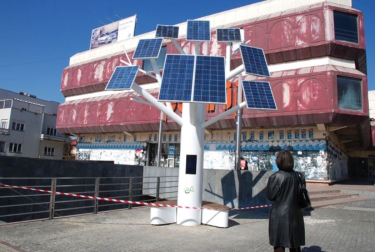 Ponovo rade i solarno drvo i info-kiosk