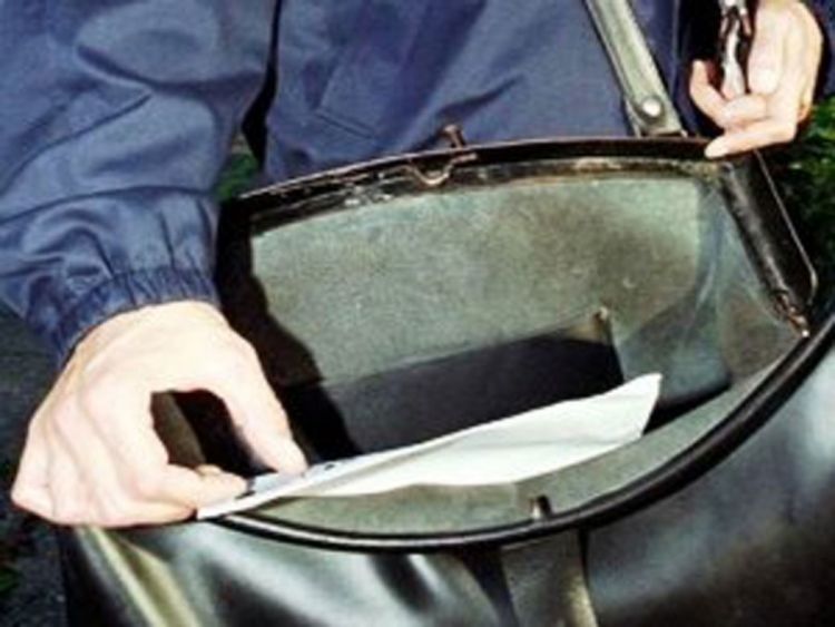 Lijeni poštar skladištio pisma u garaži