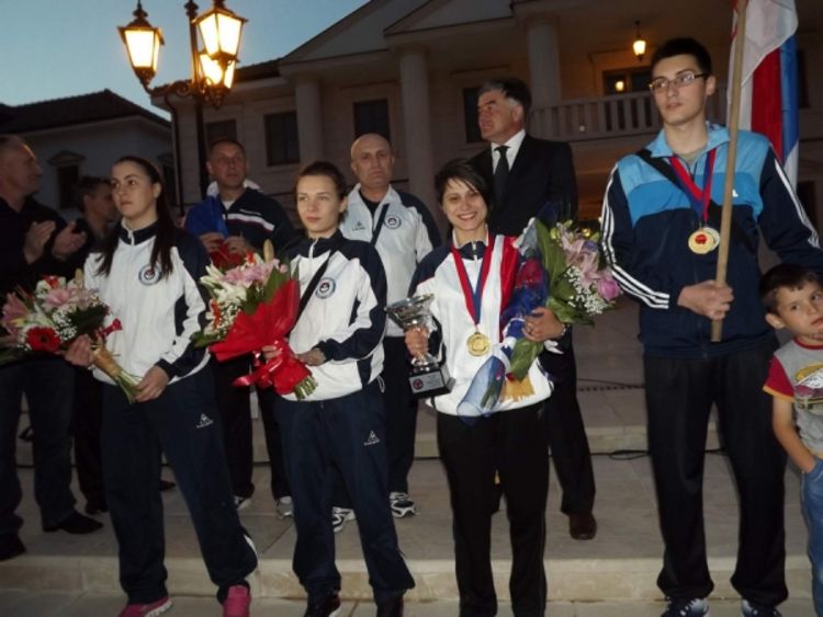 Andrićgrad dočekao osvajače medalja: Ovacije za karatiste