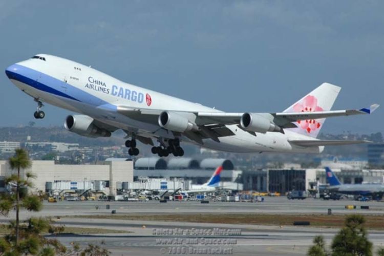 Peking neće da plati porez na štetne gasove iz aviona