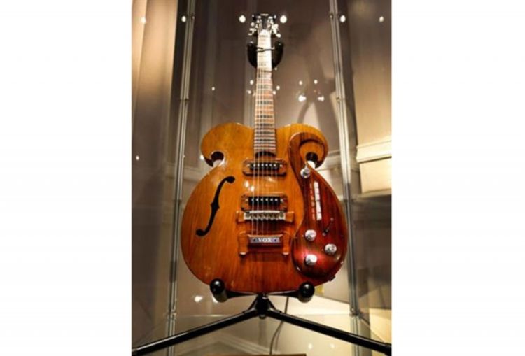 Gitara Bitlsa prodata za 408.000 dolara