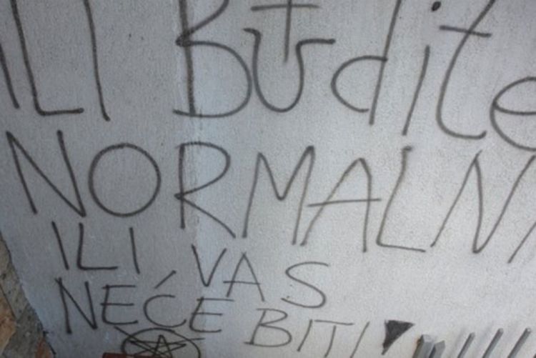 Ustaški grafit i prijeteće poruke na vratima Radija Imotski