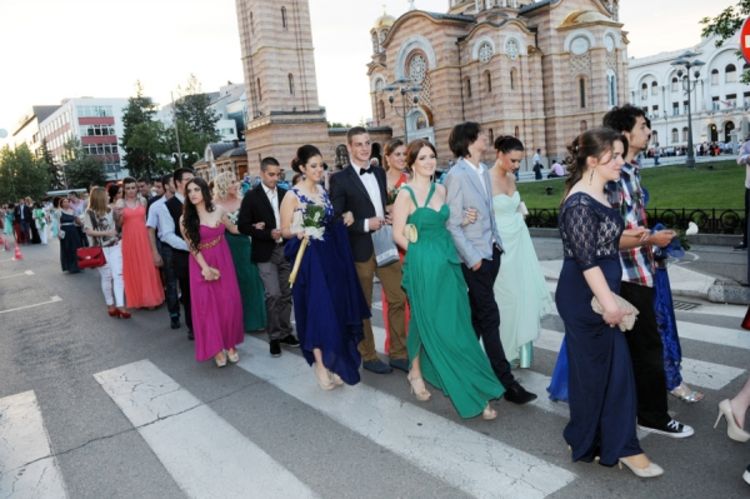 Banjaluka: Maturanti  Medicinske škole sinoć slavili