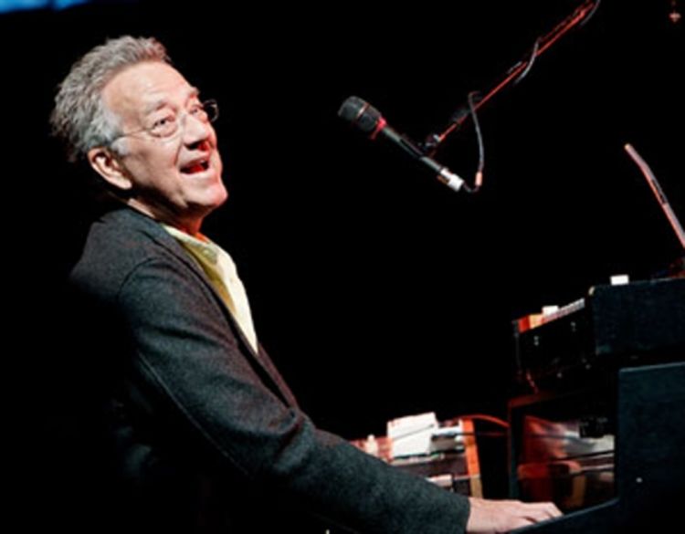 Umro Rej Manzarek, klavijaturista "Dorsa"