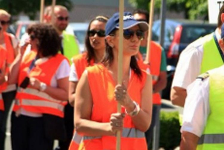 Nakon pilota, i stjuardese prekinule štrajk
