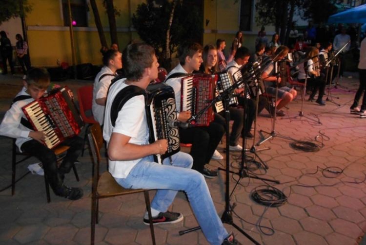 Ugljevički orkestar harmonika nastupio pred Zvorničanima
