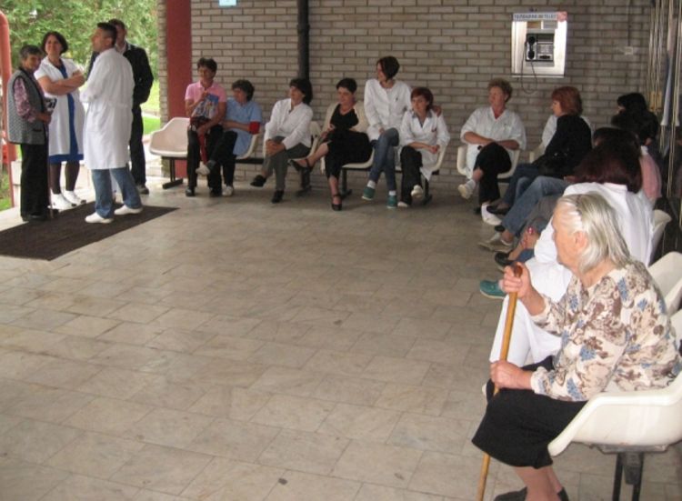 Medicinari u Milićima štrajkovali tačno u podne