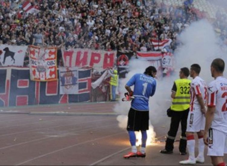 Sloboda pobijedila Zvezdu, domaći igrači gađani bakljama