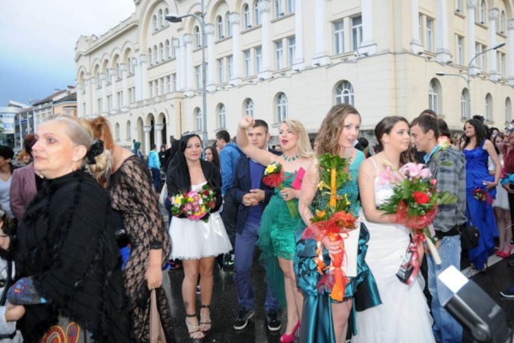 Banjaluka: Maturantima Tehnološke škole ni kiša nije zasmetala