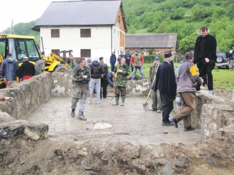 Crna Gora: Albanci sprečavaju izgradnju crkve, desetine privedenih