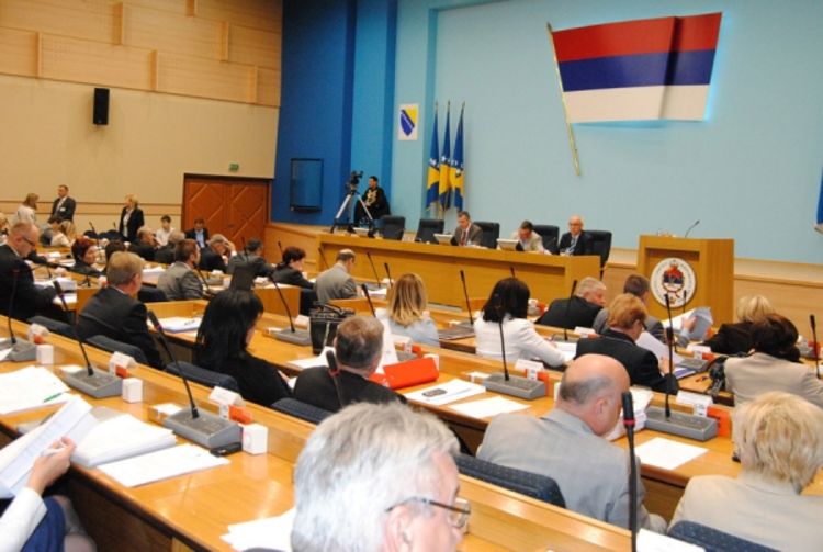 Klub poslanika SDS-a napustio Aktuelni čas