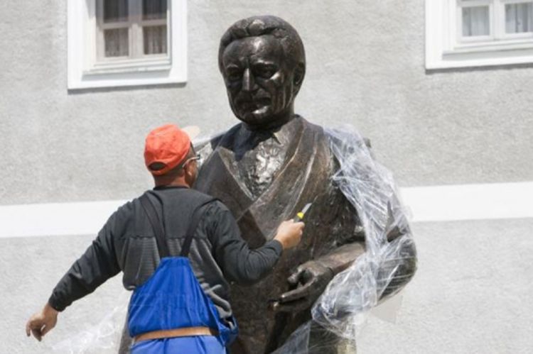 Tuđmanov spomenik osvanuo i u Osijeku, pred izbore