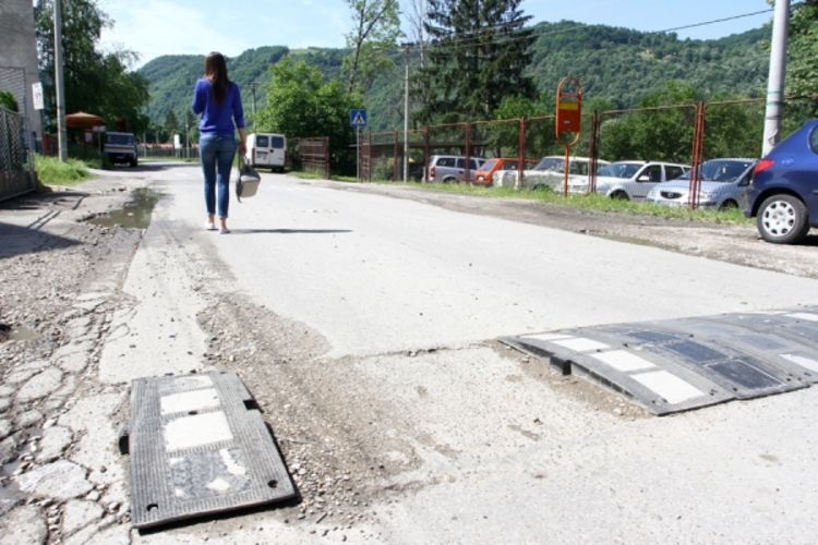 Oštećen "ležeći policajac"