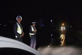 Posvađao se s djevojkom, legao na put, automobil mu prešao preko glave