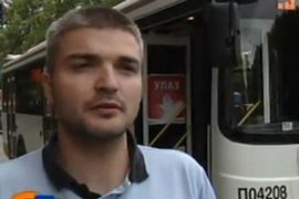 Naoružan mladić oteo autobus
