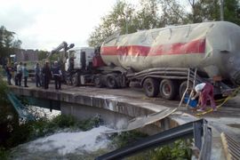 U toku izvlačenje cisterne na putu Doboj - Maglaj