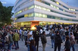 Građani: Ostajemo i noćas - Zaposleni: Ovo je talačka kriza