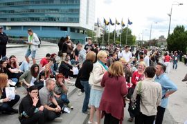 Nastavljena protestna okupljanja, nema uslova za održavanje sjednica