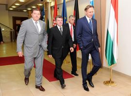 Dodik sa Stefanovićem i Krivokapićem