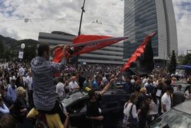 Dojava o bombi u Tržnom centru Alta, u blizini demonstranata