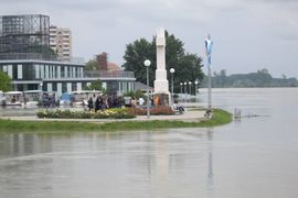 Vrh vodnog talasa u Vukovaru u subotu