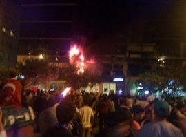 Ponovo suzavac i vodeni topovi na demonstrante