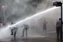 Demonstranti ponovo žele na Trg Taksim