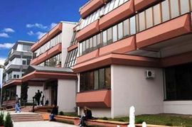 Studenti Medicinskog fakulteta u Banjaluci uče na livadi
