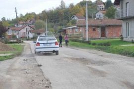 Priječani kod Banjaluke: Hoće asfaltirani put, ne daju zemlju