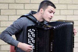 Mladen Vukmir: Očeva harmonika dočekala mene