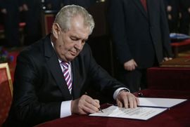 Predsjednik Češke daje trećinu plate za otplatu državnog duga