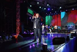 Halid Bešlić trosatnim koncertom oduševio publiku