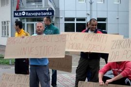Otpušteni radnici protestuju pred opštinom Srbac