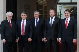 Počelo okupljanje u Banskim dvorima