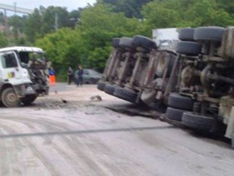Cisterna visi na mostu  iznad rijeke Bosne