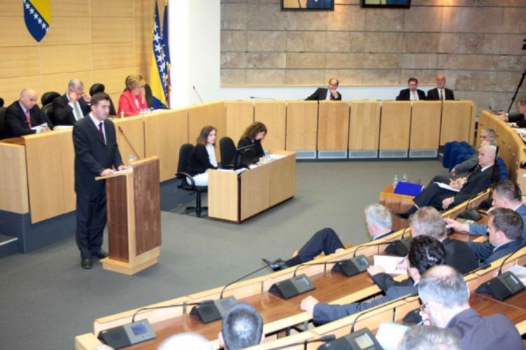 Zatražena smjena premijera i ministara