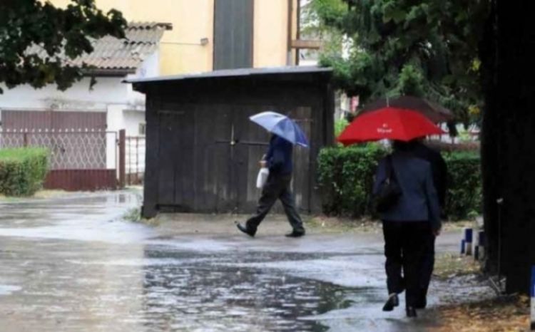 Kiša stvara nevolje Banjalučanima: Ne mogu izaći iz zgrade zbog vode
