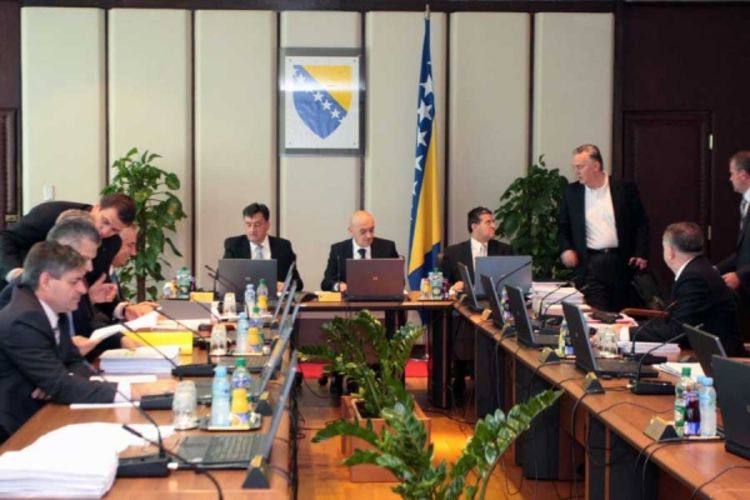 Deficit milijardu i po KM