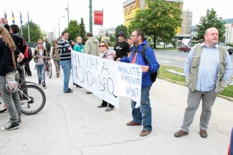 Protesti urodili plodom: Za bebe napokon knjižice i pasoši