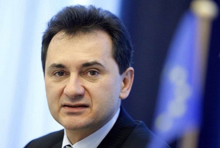 Kako je Đelić slučajno našao Gadafijev ček od 7 miliona $ i podijelio plate prosvjetarima?