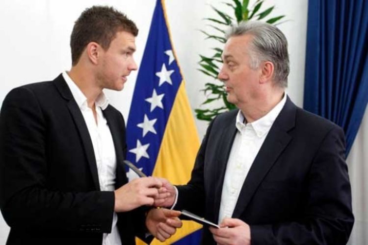 Molba za Edina Džeku: U znak solidarnosti vrati diplomatski pasoš