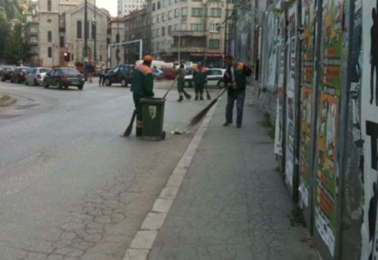 Mirno ispred parlamenta, demonstranti se razišli, petoro privedeno