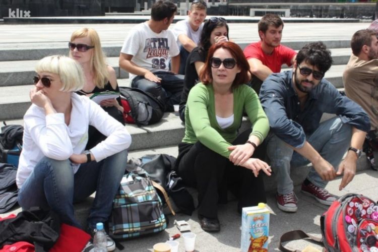Građani i danas protestuju ispred Parlamenta BiH